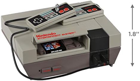 Името на Коледна украса в памет 2020 година, конзолата на Nintendo Entertainment System NES с подсветка и на Super Mario Bros. Звукът на играта (1999QXI2514)